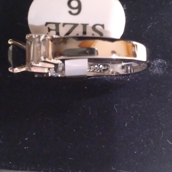 ππ Beautiful Rhodium Plated Size 6 Saphire Color CZ Ring π― - Picture 4 of 7